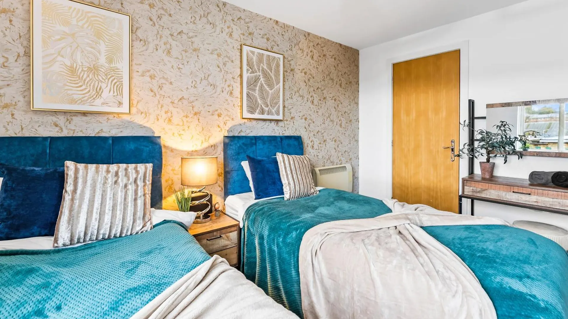 30 Percent Off! Stylish Apartment In Dewsbury - Sleeps 6- Newly Refurbished 0*,